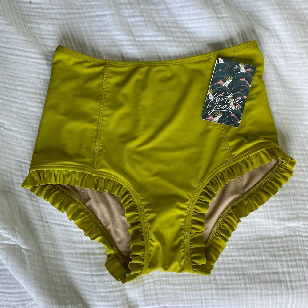 Kortni Jeane Ruffle Bottoms